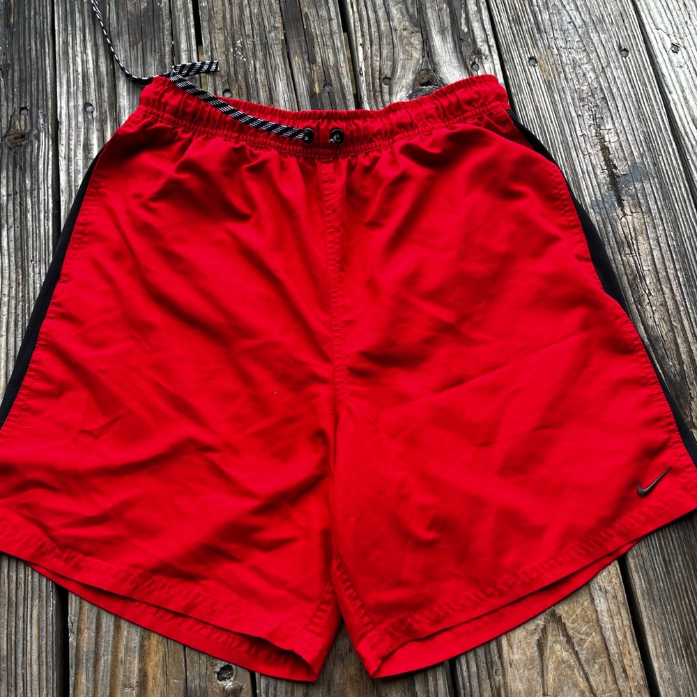 Nike 7” Inseam Lightweight Crimson Red Board Shorts Men's Size M